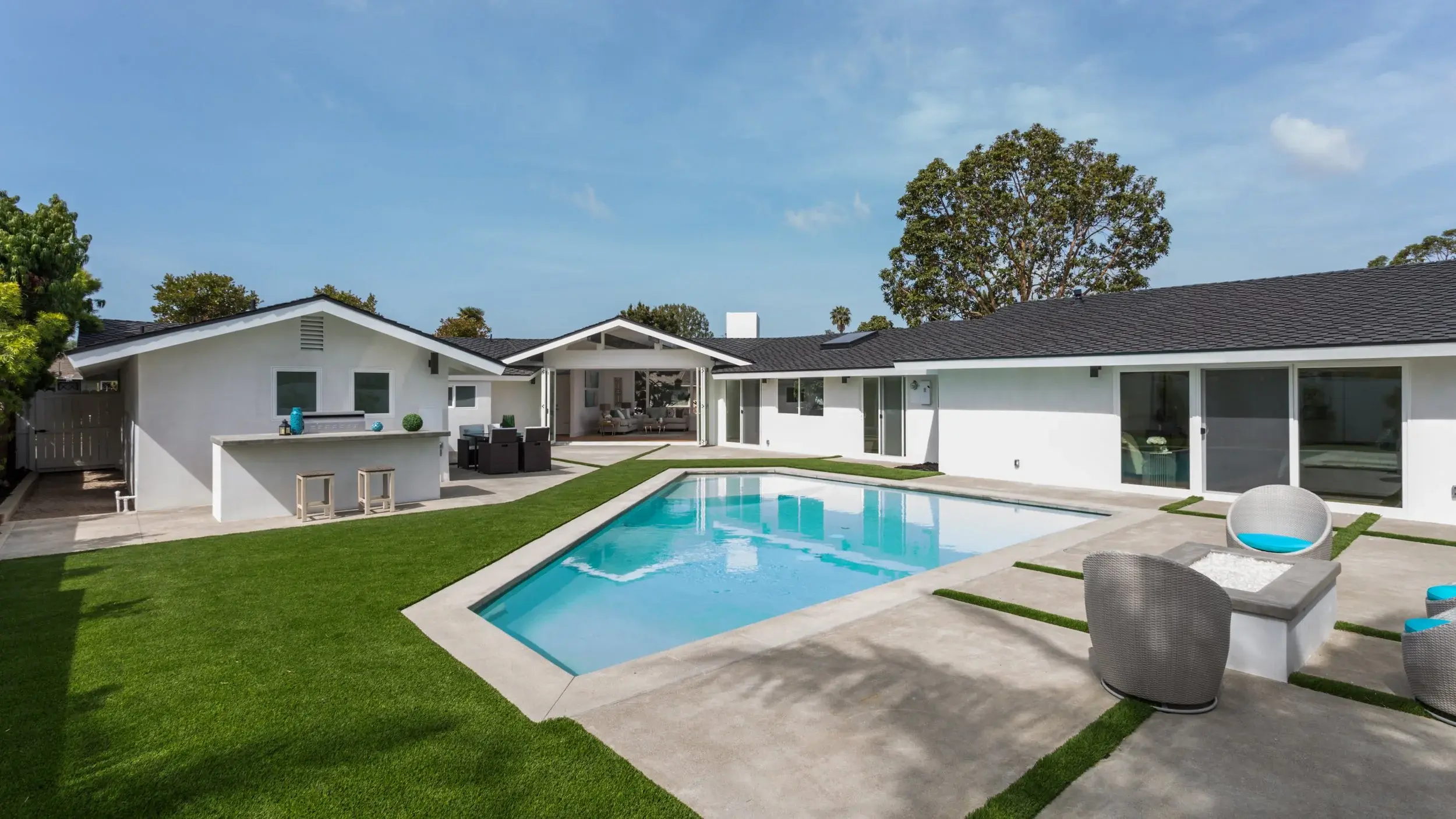 Copy of 2048 Commodore Rd-36