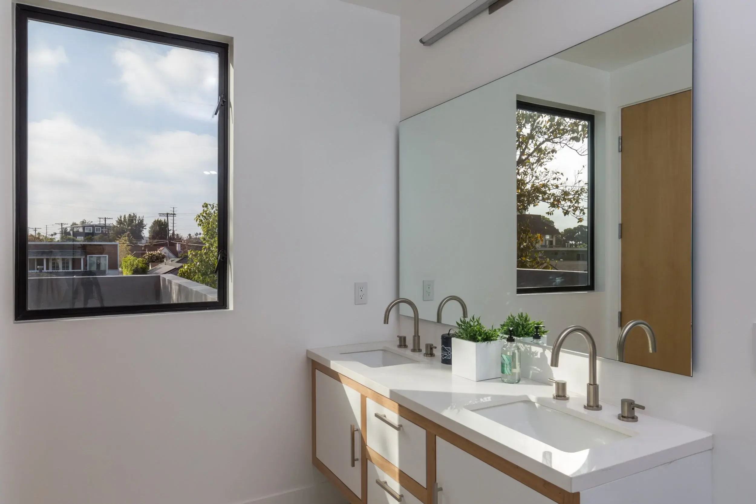 Copy+of+12424+Gilmore+Ave-29