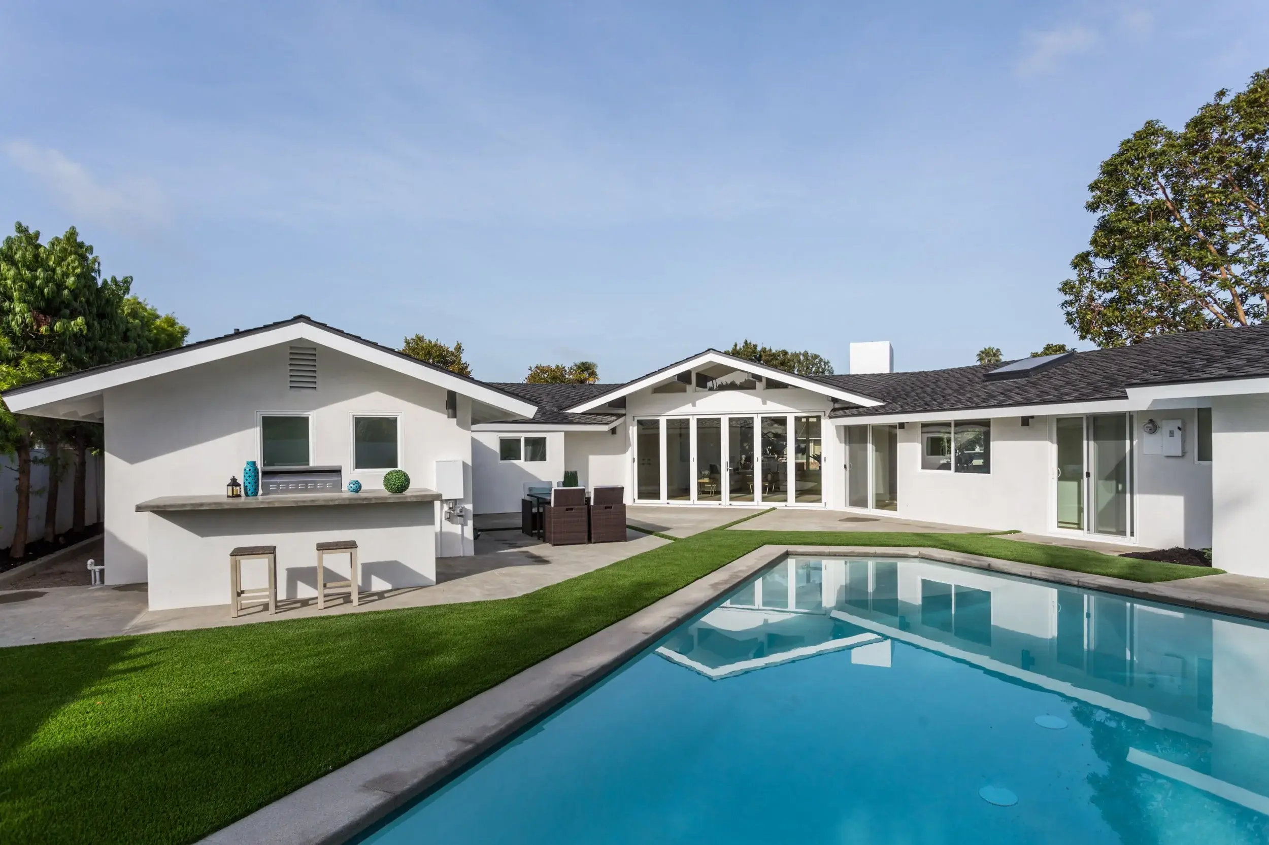 Copy of 2048 Commodore Rd-32