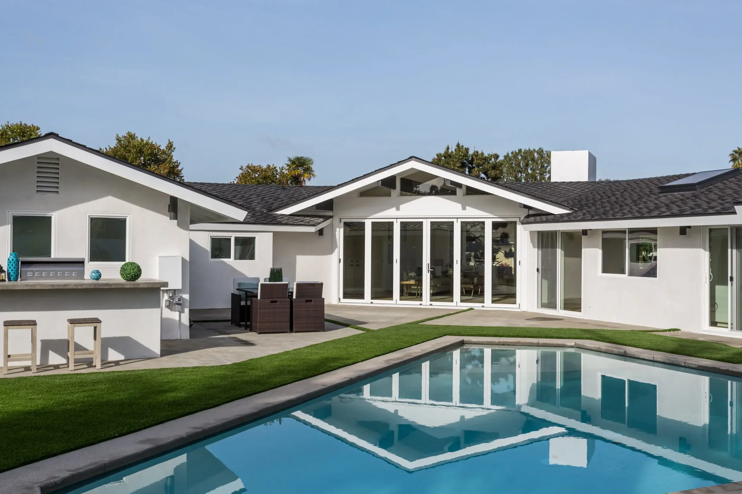 Copy of 2048 Commodore Rd-33